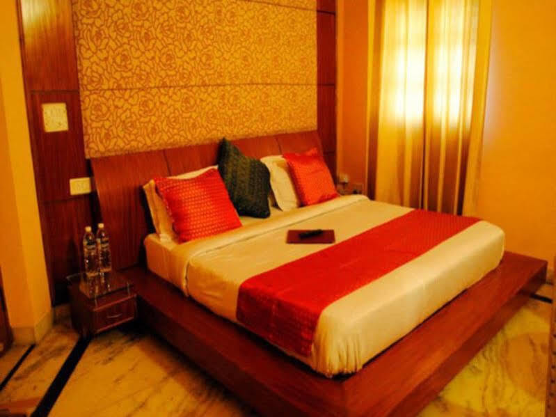 Oyo 10425 Queens Pearl Inn Dehradun Bagian luar foto